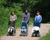 Можно ли гулять с ребенком при насморке?
